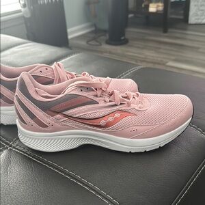 Saucony Pink Athletic Shoes with Breathable Mesh and Cushioned Midsole
